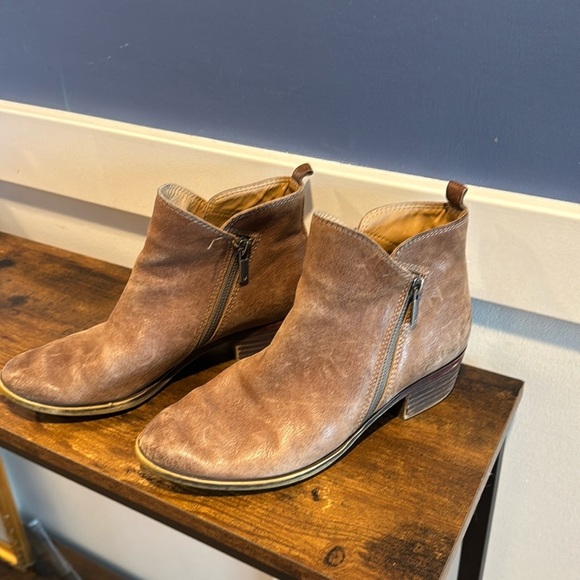 Lucky Brand LP-Bryton size 7M / 37 leather bootie with side zippers - Picture 1 of 12